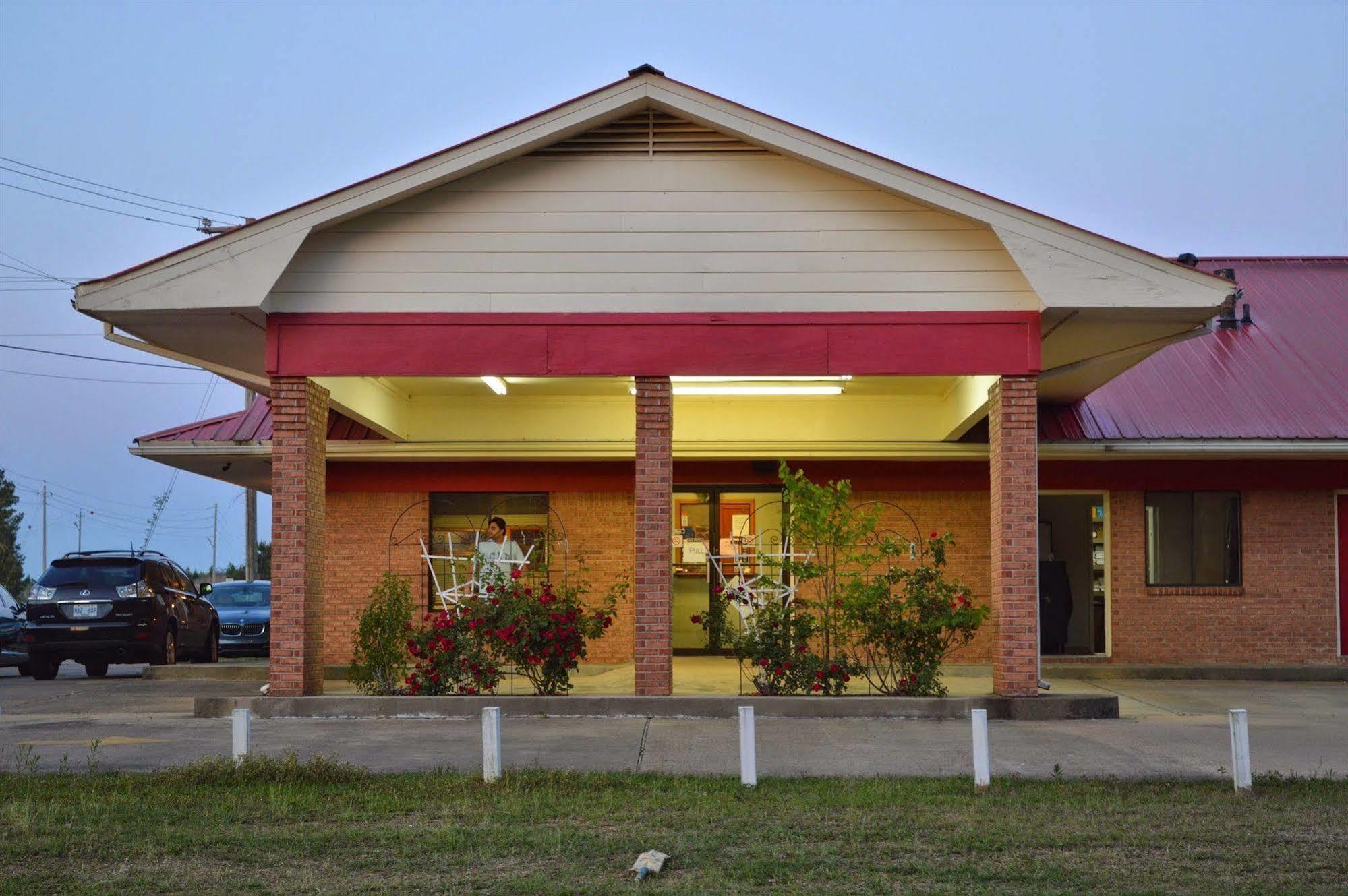 Economy Inn Carthage Exterior photo
